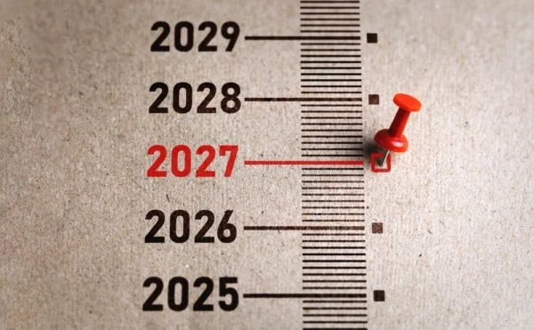 Timeline graphic with years 2025 to 2029 and a red pushpin marking the year 2027, symbolizing longevity and time progression.